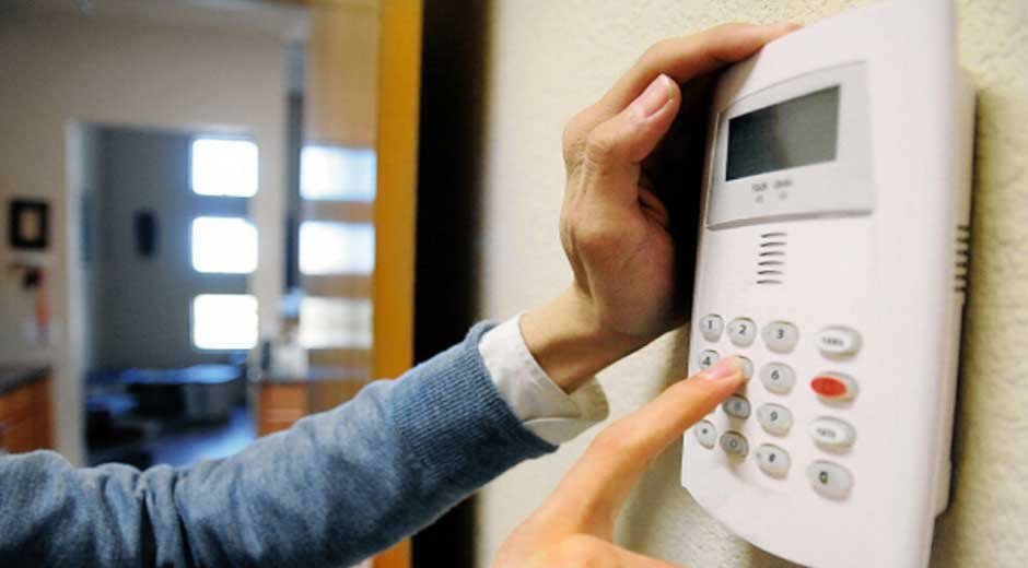 Should I Use a Wired or Wireless Commercial Intruder Alarm?